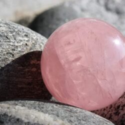 6 Fascinating benefits of rose quartz gemstone