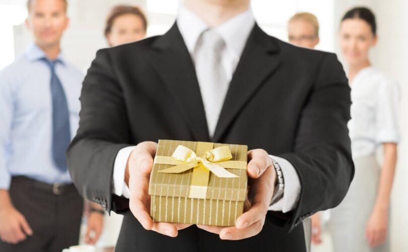 Top 5 ways to plan corporate gifting for your staff