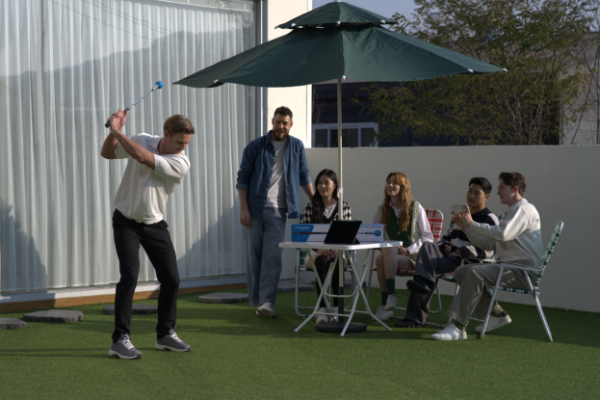 How to Use a Golf Simulator for Team Building