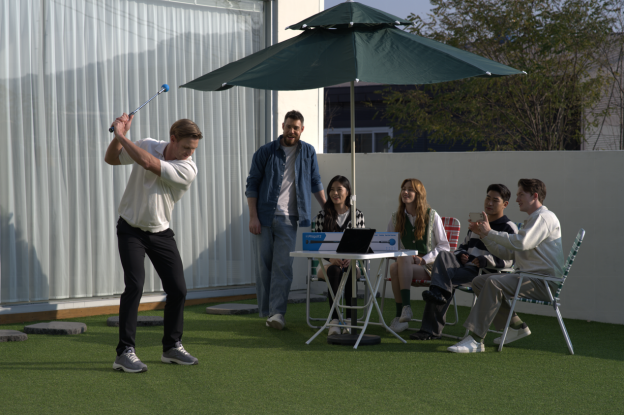 How to Use a Golf Simulator for Team Building