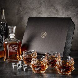 Why Custom Whiskey Decanter Sets Make Great Presents for Whiskey Lovers
